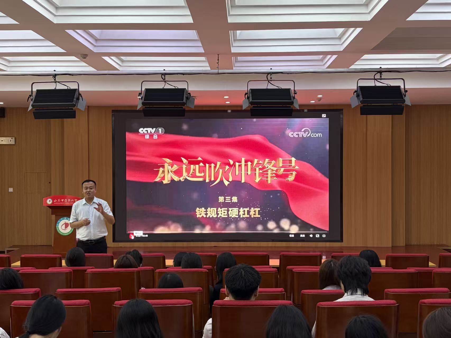会议室里的人们AI 生成的内容可能不正确。