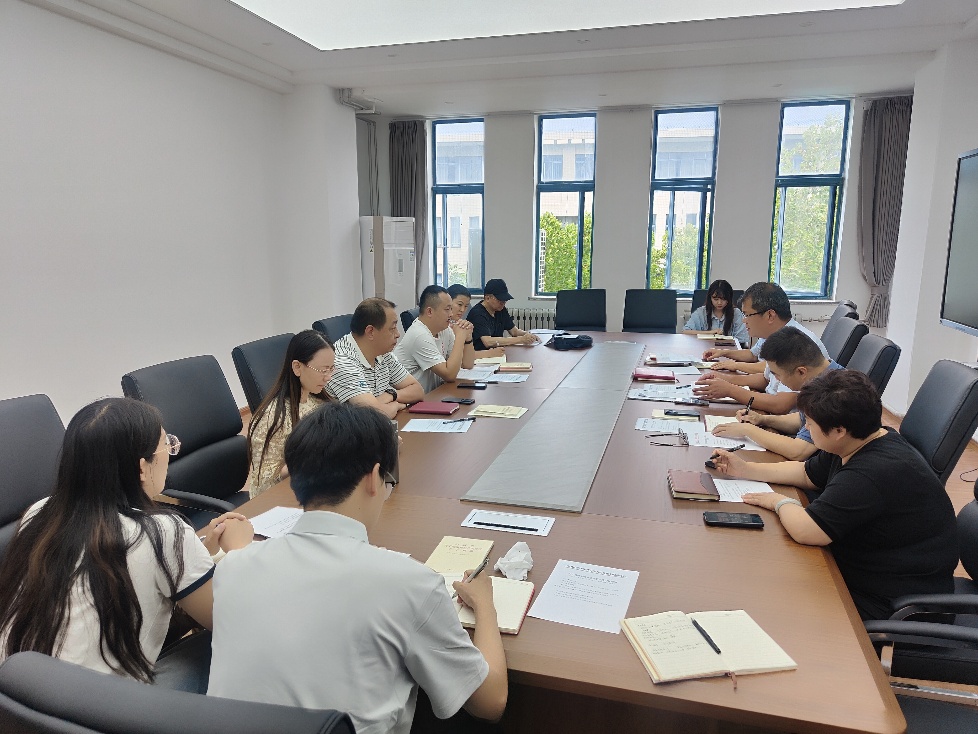 会议室里的人们AI 生成的内容可能不正确。